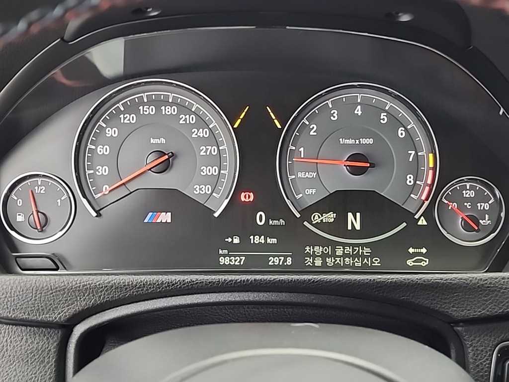 BMW M4 M4 쿠페 컴페티션 인디비주얼 - 이미지 8