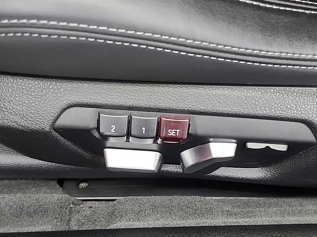 BMW M4 M4 쿠페 컴페티션 인디비주얼 - 이미지 4