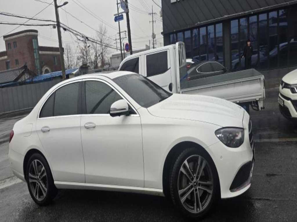 벤츠 E클래스(5세대) E350 4매틱 아방가르드 - 이미지 3