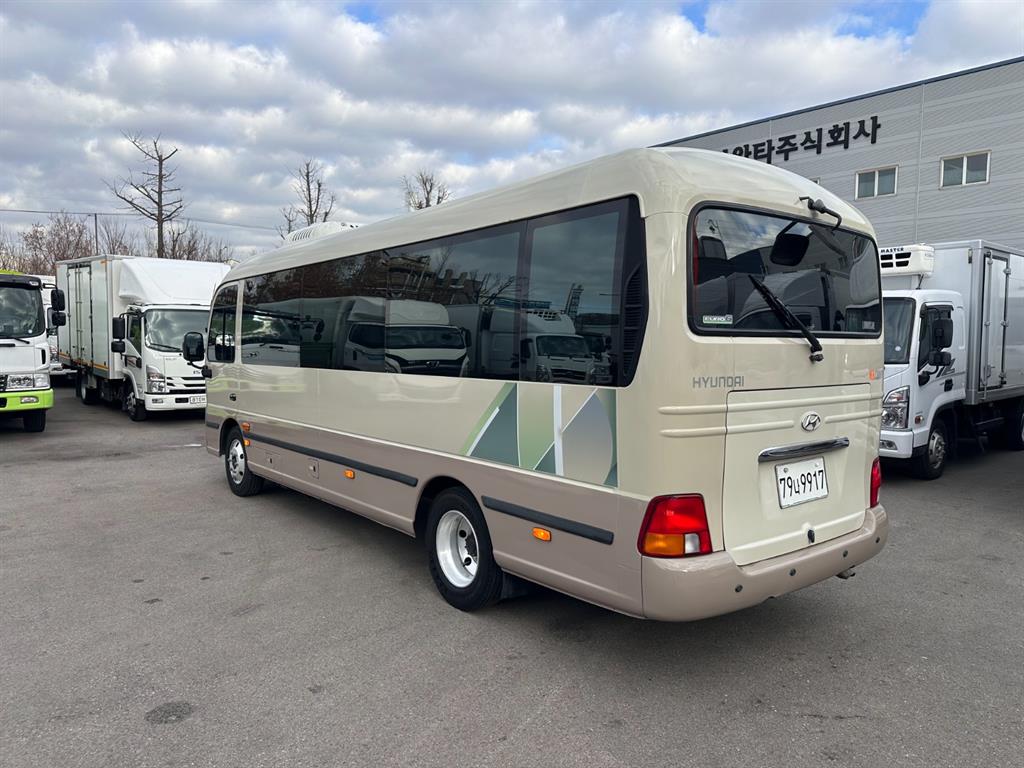 현대 뉴카운티 리무진 15인승 - 이미지 12