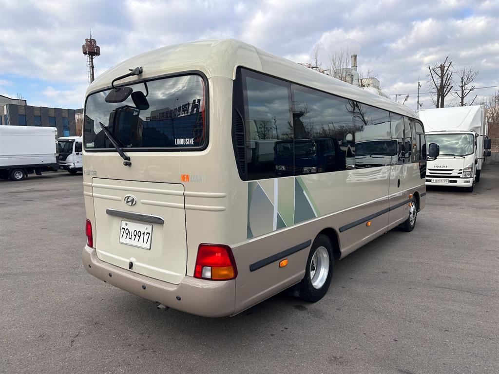 현대 뉴카운티 리무진 15인승 - 이미지 13