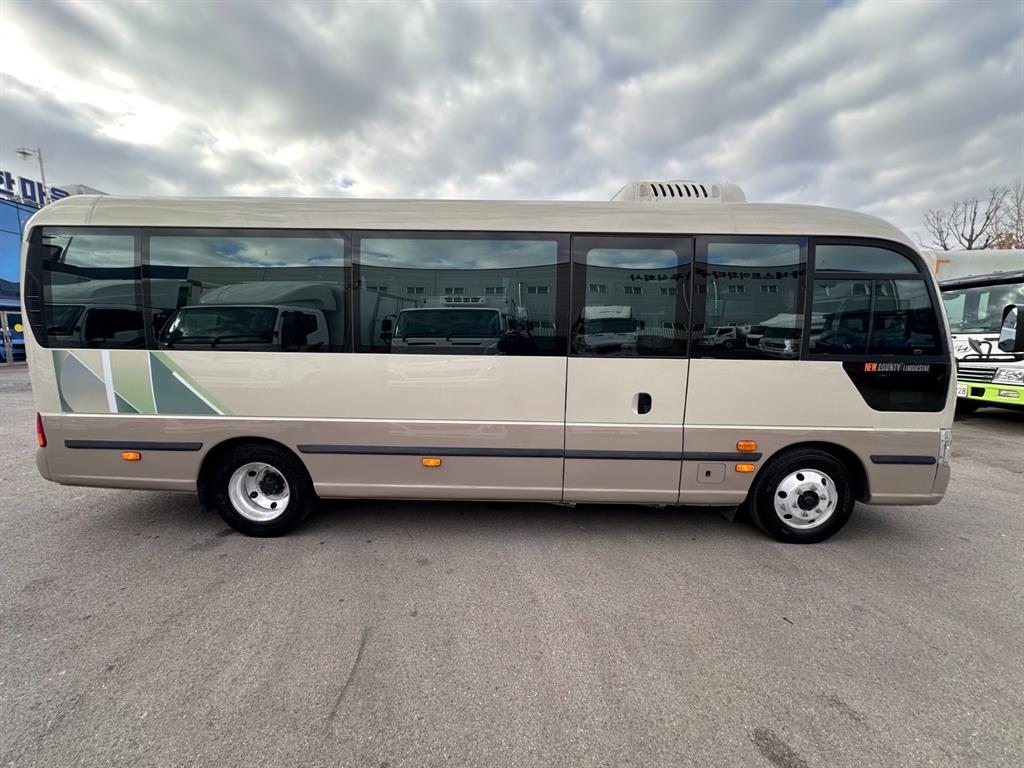 현대 뉴카운티 리무진 15인승 - 이미지 6