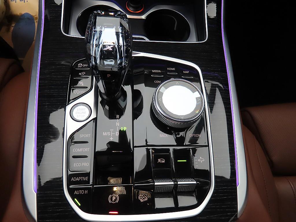 BMW X7 40i xDrive M스포츠 팩 - 이미지 14