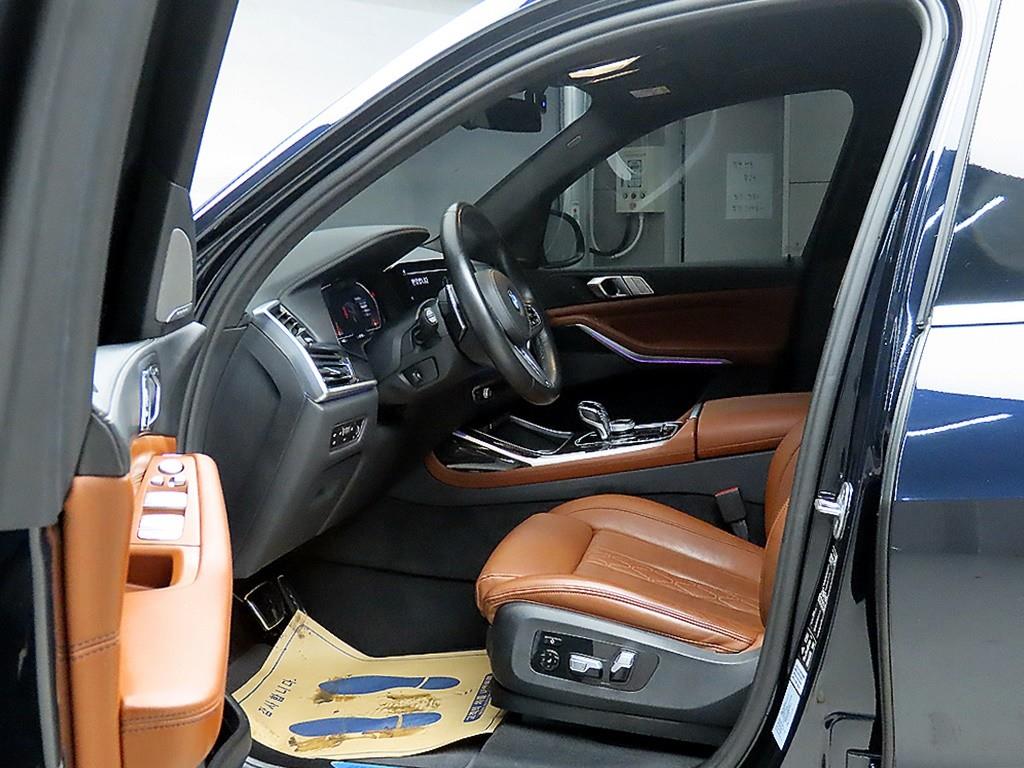 BMW X7 40i xDrive M스포츠 팩 - 이미지 13