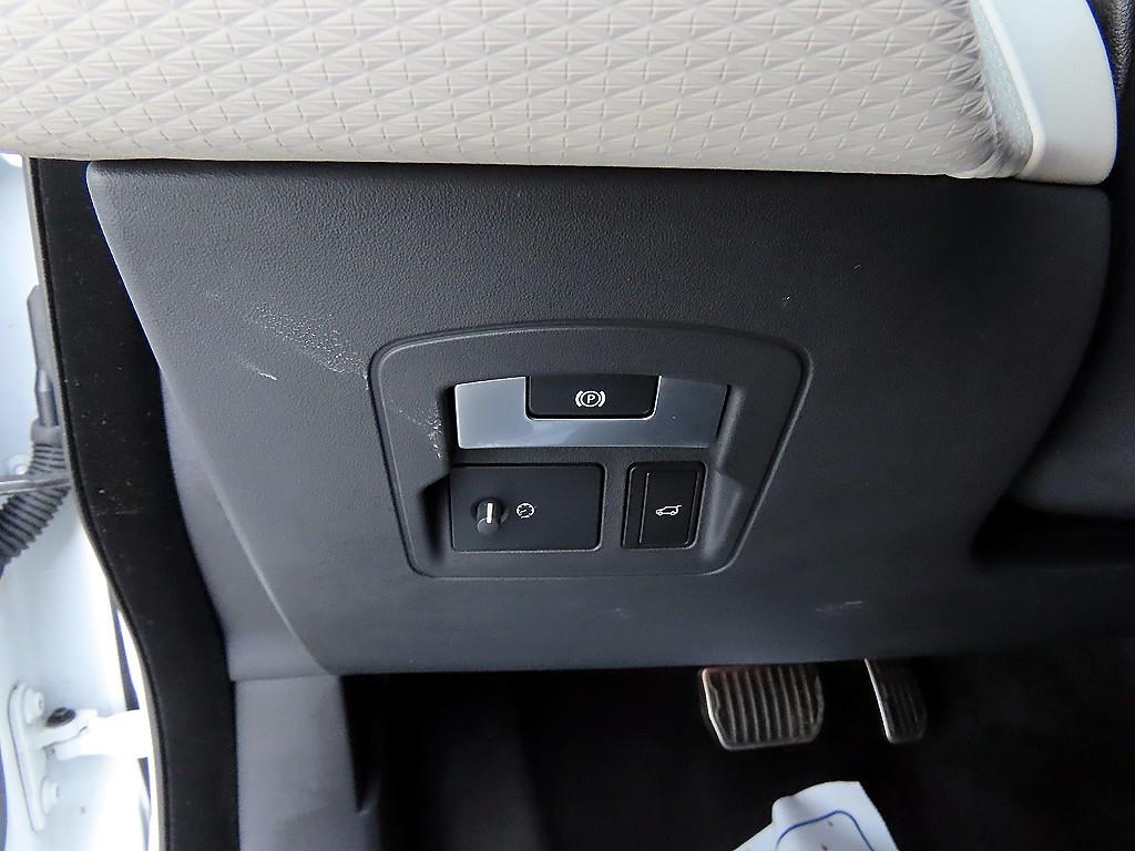 랜드로버 레인지로버 벨라 3.0 P380 SE R다이나믹 - 이미지 14