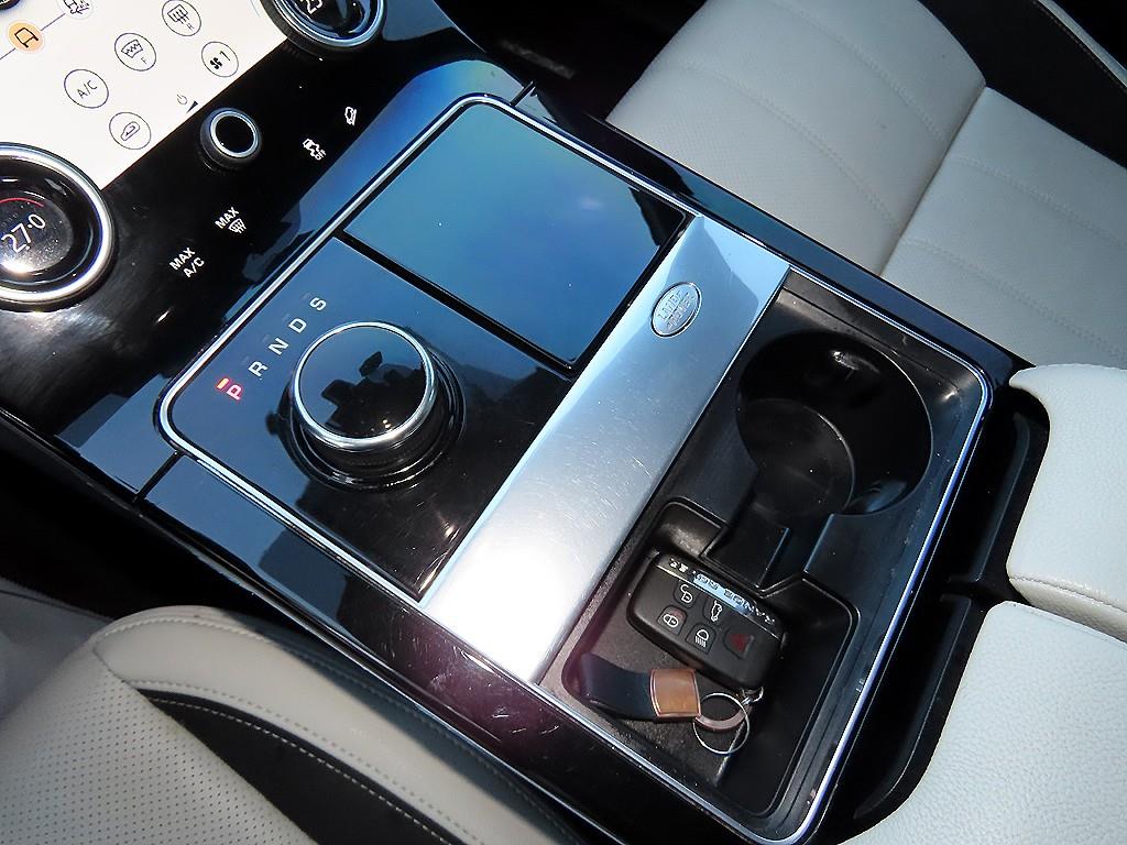 랜드로버 레인지로버 벨라 3.0 P380 SE R다이나믹 - 이미지 12