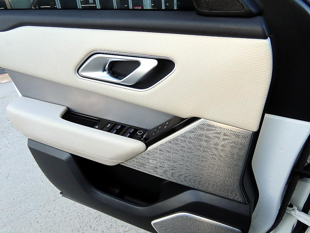 랜드로버 레인지로버 벨라 3.0 P380 SE R다이나믹 - 이미지 15