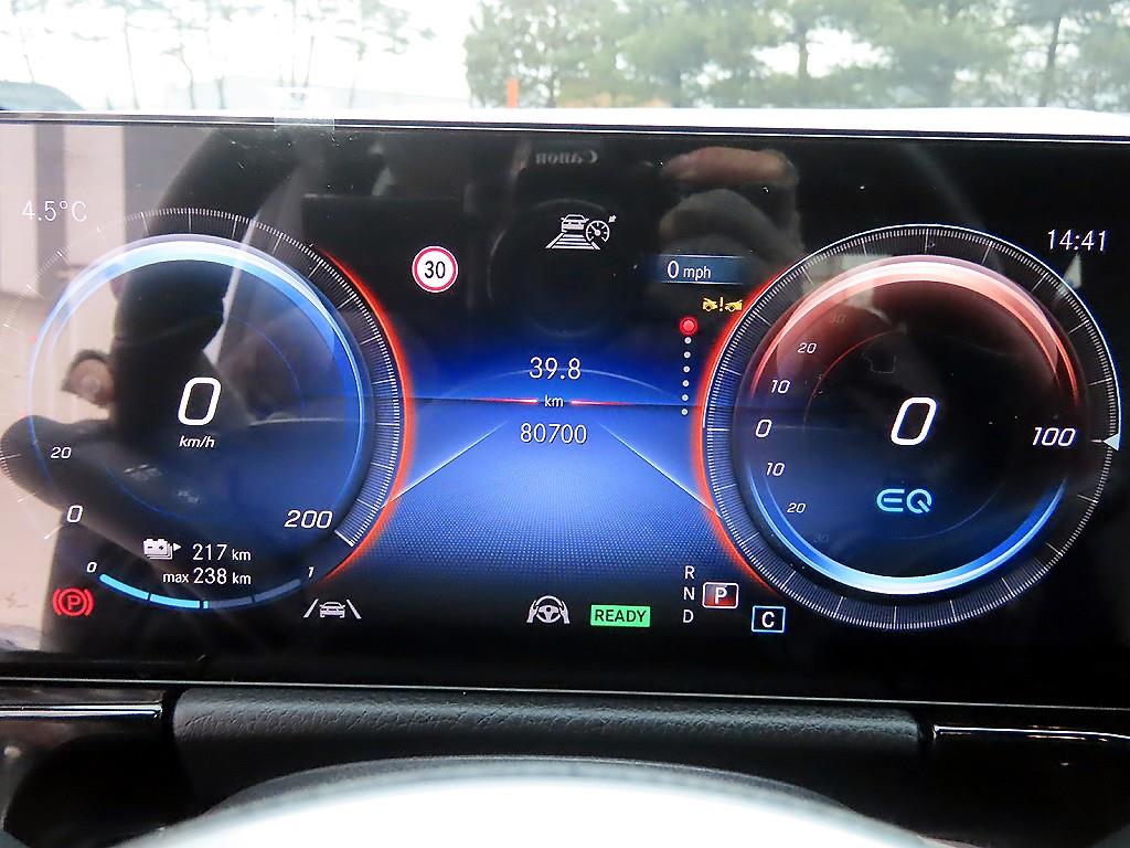 벤츠 EQA 250 - 이미지 5