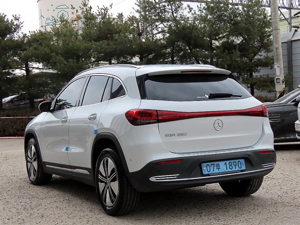 벤츠 EQA 250 - 이미지 13