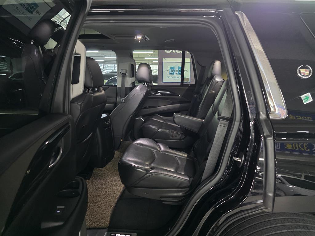 캐딜락 에스컬레이드(4세대) 6.2 V8 - 이미지 17