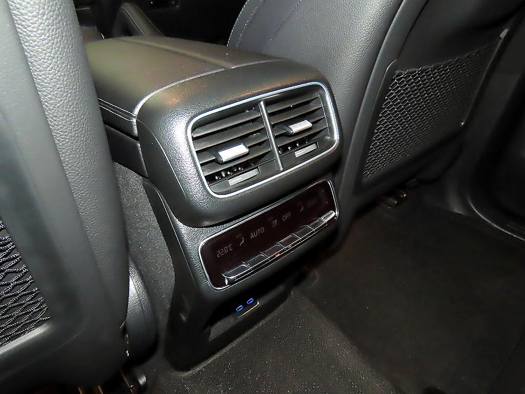 벤츠 GLE클래스(4세대) GLE 400e 4매틱 쿠페 - 이미지 18