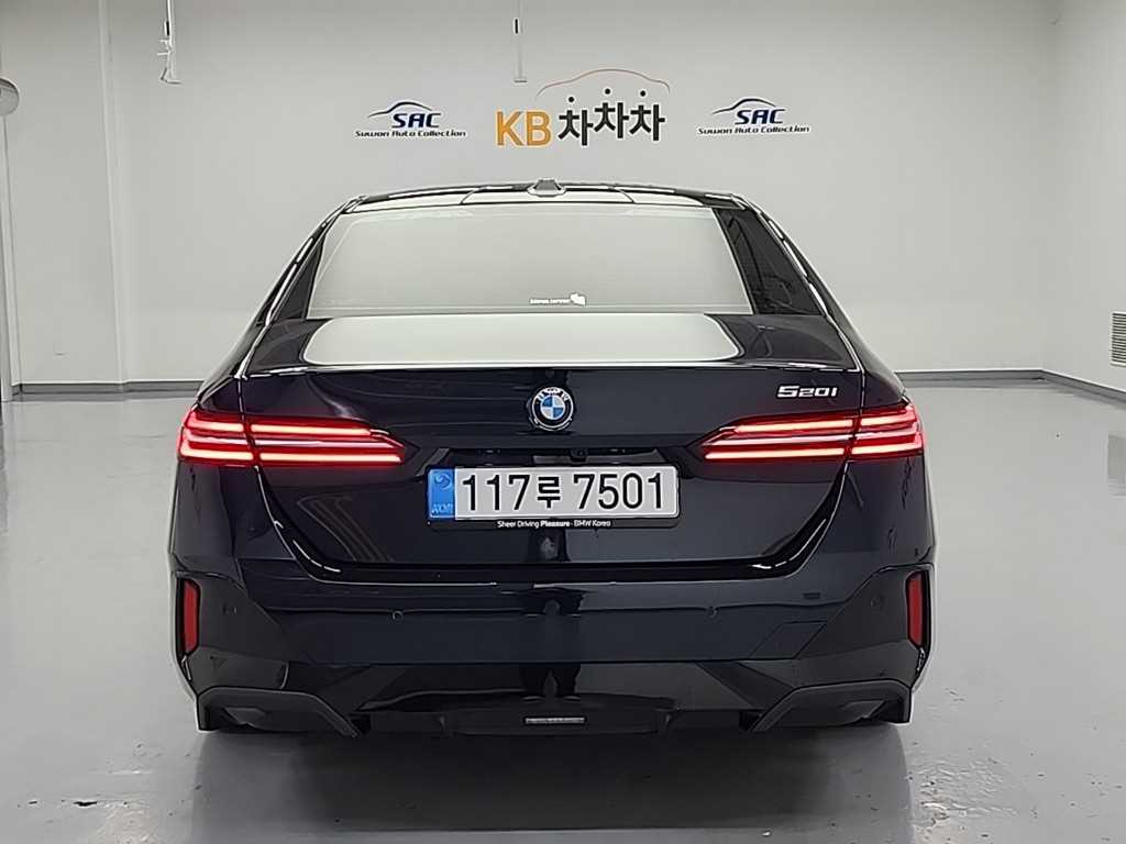 BMW 5시리즈(8세대) 520i M 스포츠 - 이미지 12