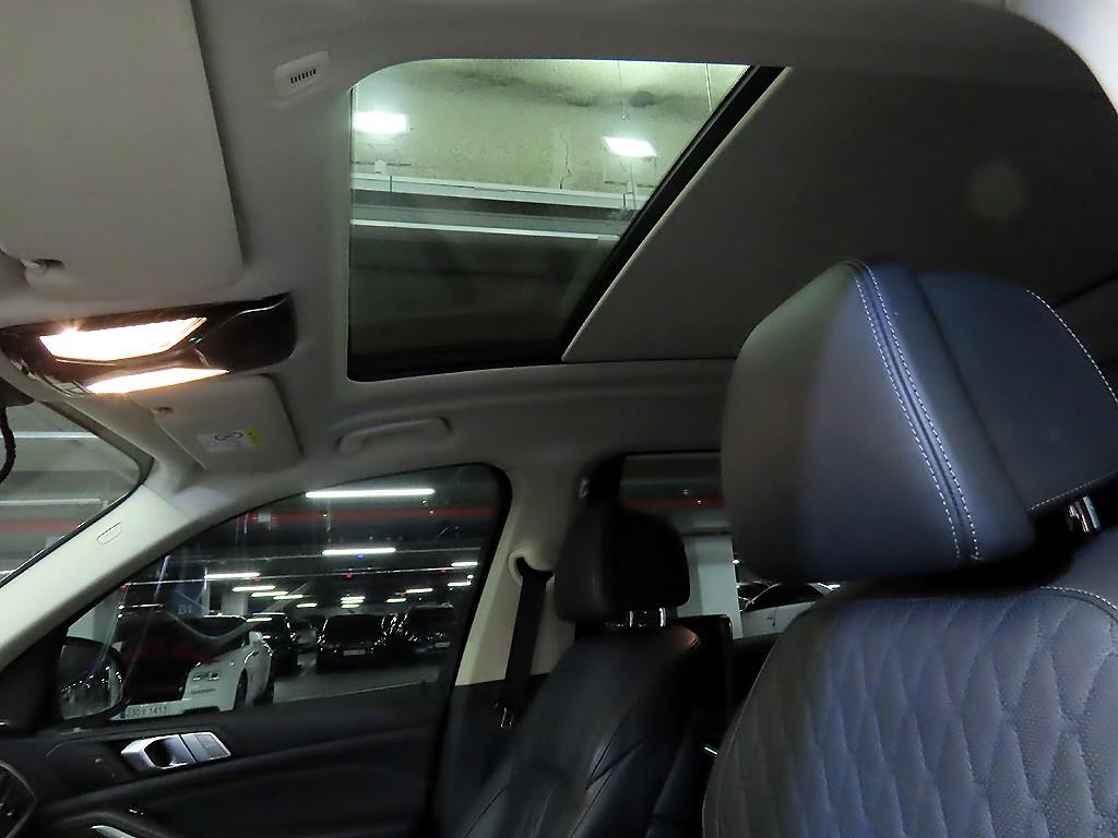 BMW X7 40d xDrive 디자인퓨어 엑셀런스 7인승 - 이미지 5