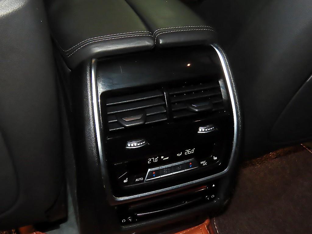 BMW X7 40d xDrive 디자인퓨어 엑셀런스 7인승 - 이미지 3