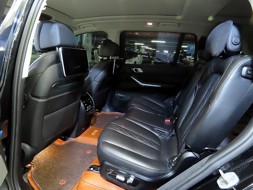 BMW X7 40d xDrive 디자인퓨어 엑셀런스 7인승 - 이미지 17