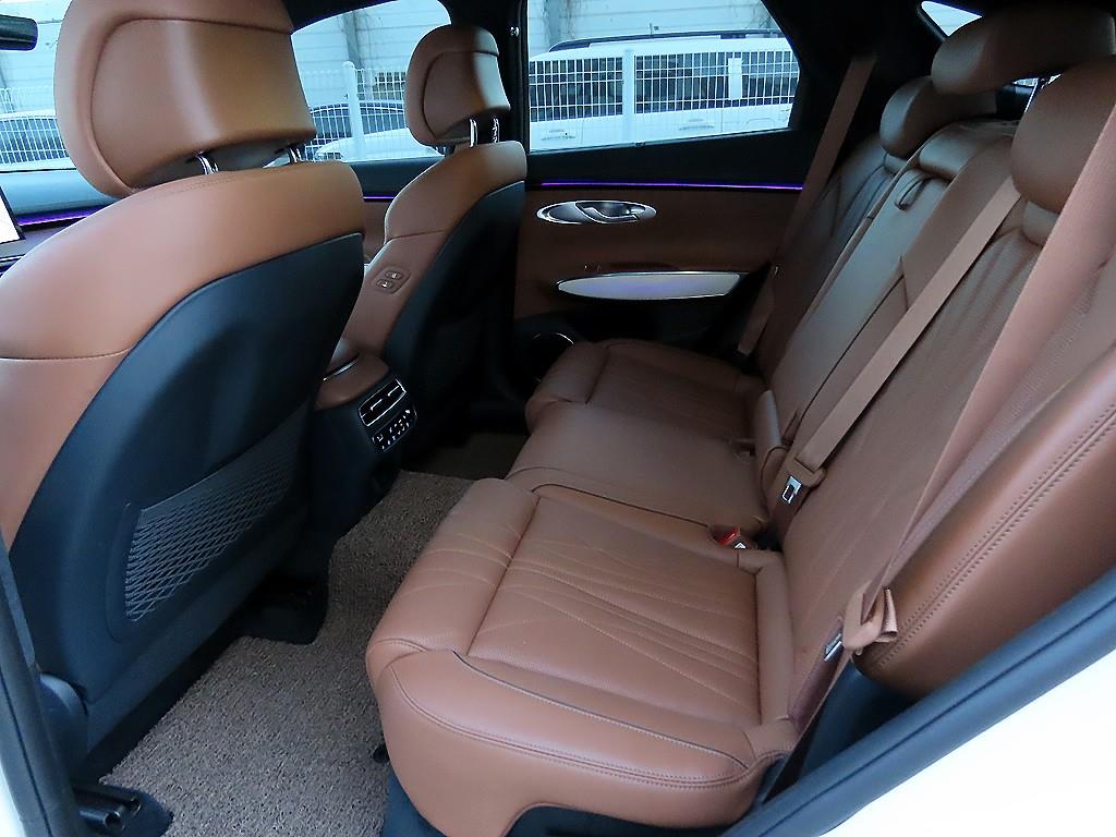 제네시스 신형 GV70 2.5T 2WD 기본형 - 이미지 16