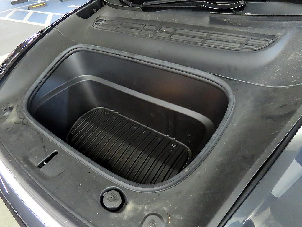 테슬라 모델 Y RWD - 이미지 14