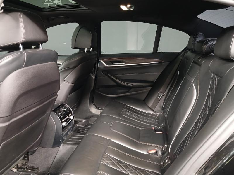 BMW 5시리즈(7세대) 530i xDrive M스포츠팩 플러스 - 이미지 17