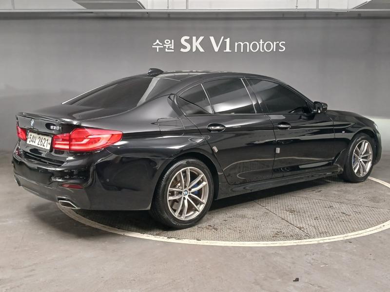 BMW 5시리즈(7세대) 530i xDrive M스포츠팩 플러스 - 이미지 16