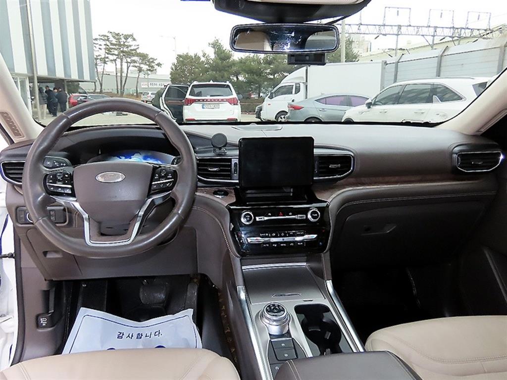 포드 익스플로러(6세대) 3.0 AWD 플래티넘 - 이미지 4