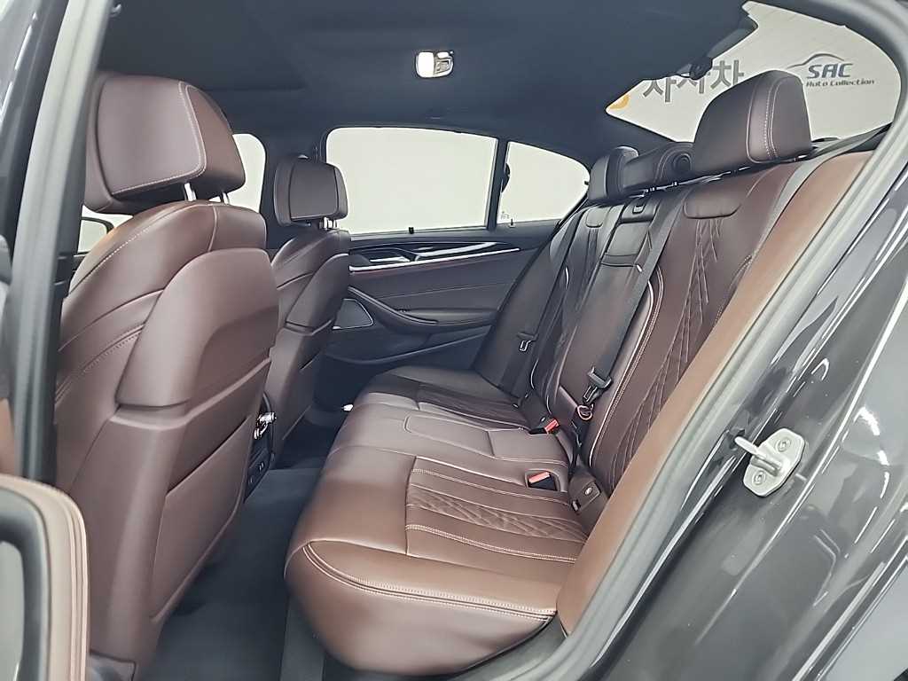 BMW 5시리즈(7세대) 530i M 스포츠팩 - 이미지 19