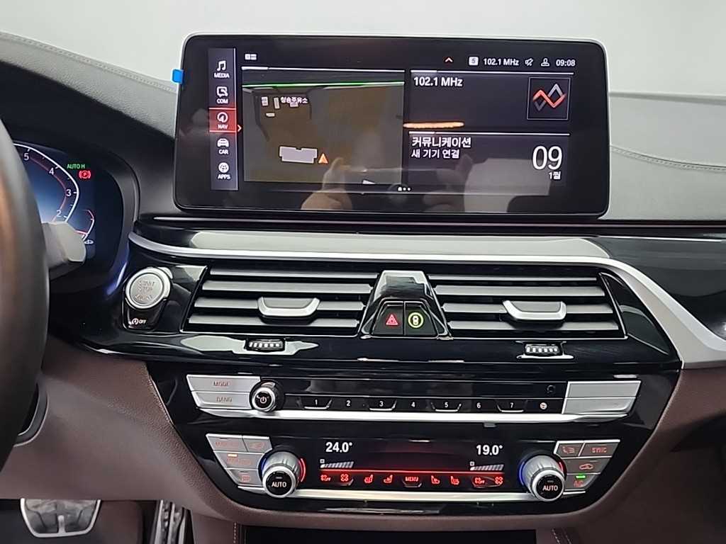 BMW 5시리즈(7세대) 530i M 스포츠팩 - 이미지 10