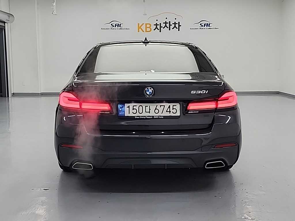 BMW 5시리즈(7세대) 530i M 스포츠팩 - 이미지 9