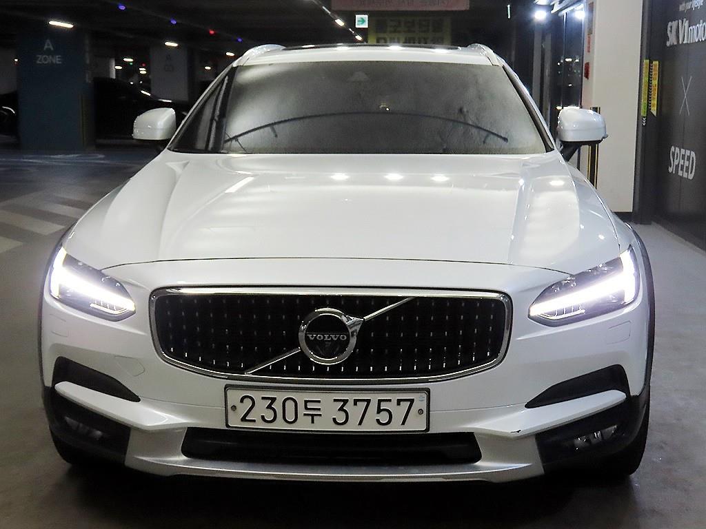 볼보 V90 크로스컨트리 2.0 T5 AWD 프로 - 이미지 4