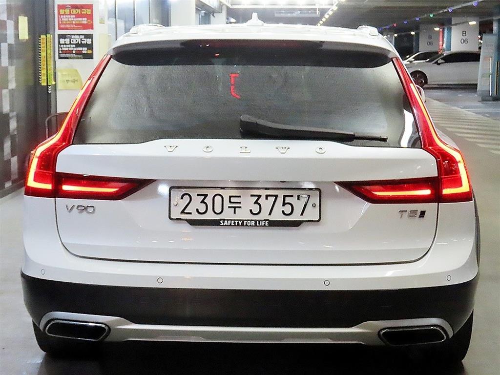 볼보 V90 크로스컨트리 2.0 T5 AWD 프로 - 이미지 17
