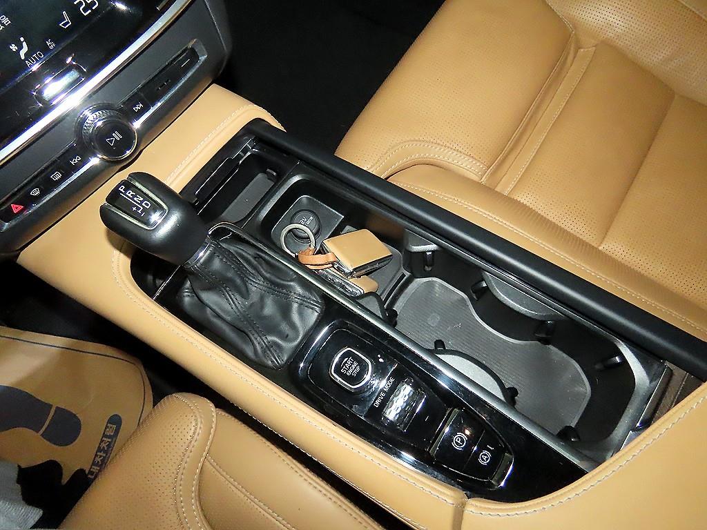 볼보 V90 크로스컨트리 2.0 T5 AWD 프로 - 이미지 3