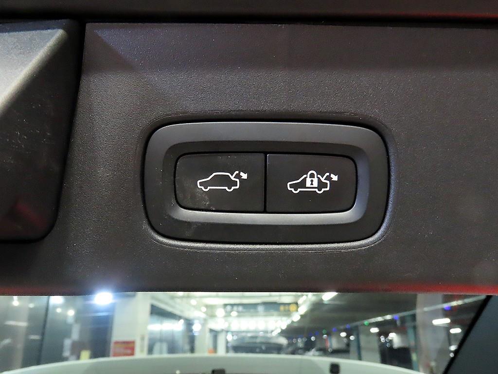 볼보 V90 크로스컨트리 2.0 T5 AWD 프로 - 이미지 12