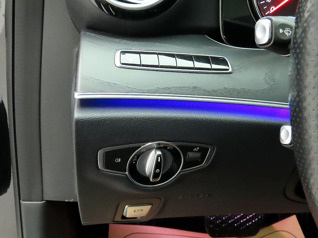 벤츠 E클래스(5세대) E220d 아방가르드 - 이미지 4