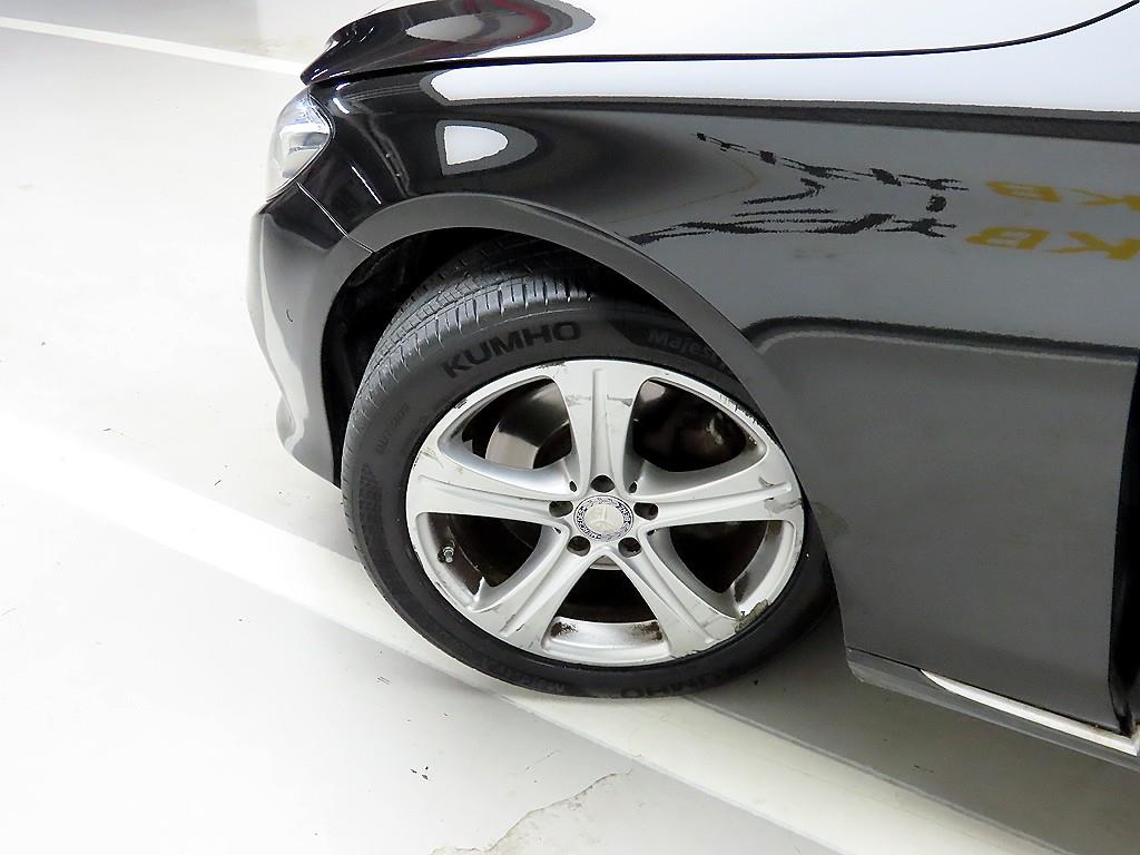 벤츠 E클래스(5세대) E220d 아방가르드 - 이미지 11