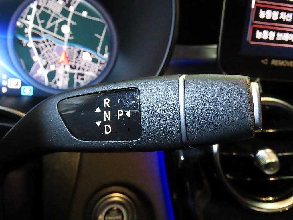 벤츠 GLC클래스 GLC 300e 4매틱 - 이미지 18