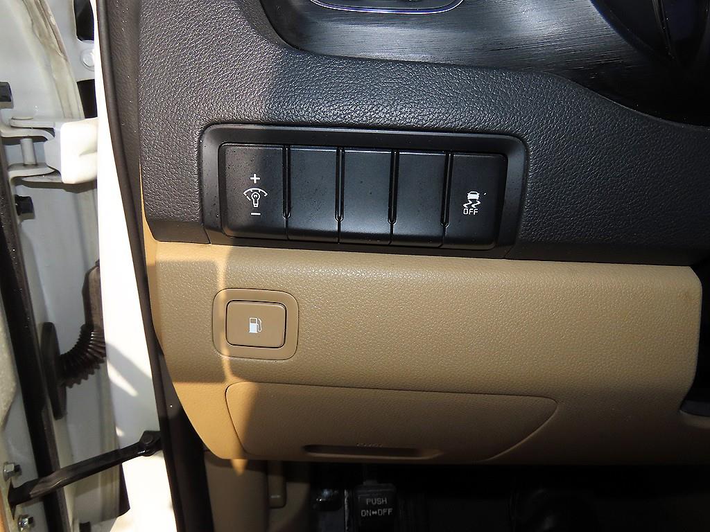 기아 더 뉴카니발 9인승 디젤 럭셔리 - 이미지 8