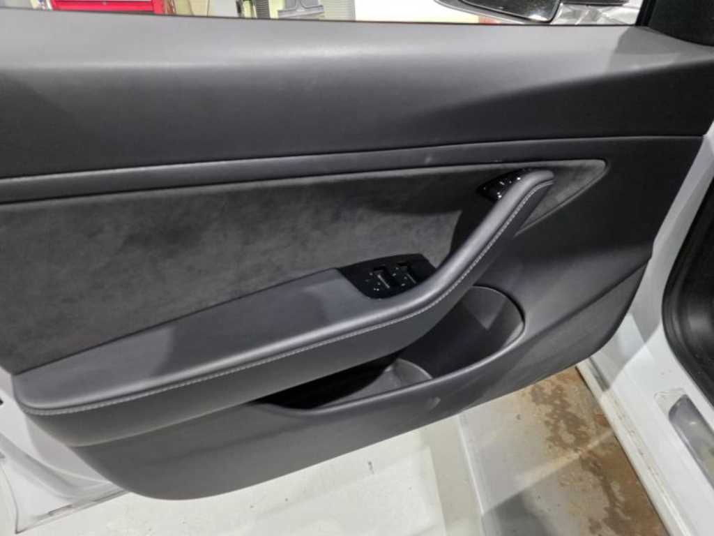 테슬라 모델 3 AWD 롱 레인지 - 이미지 11