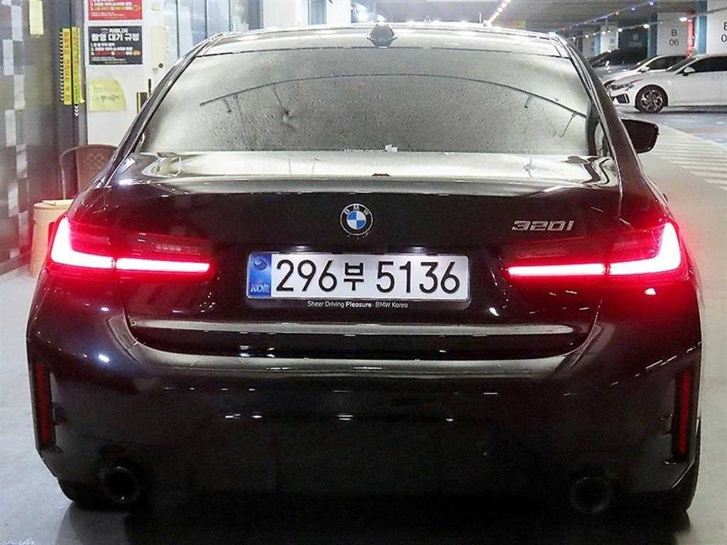 BMW 3시리즈(7세대) 320i M 스포츠팩 - 이미지 14