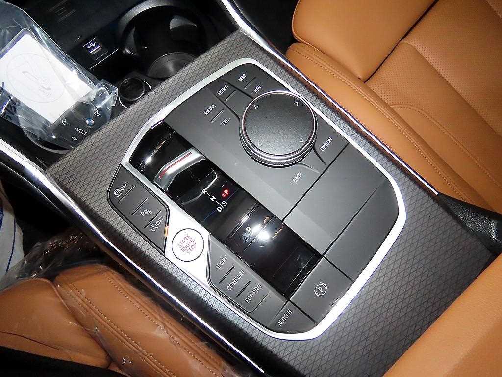 BMW 3시리즈(7세대) 320i M 스포츠팩 - 이미지 20