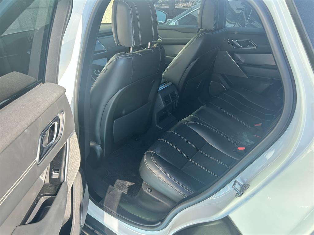 랜드로버 레인지로버 벨라 3.0 D300 HSE R다이나믹 - 이미지 4