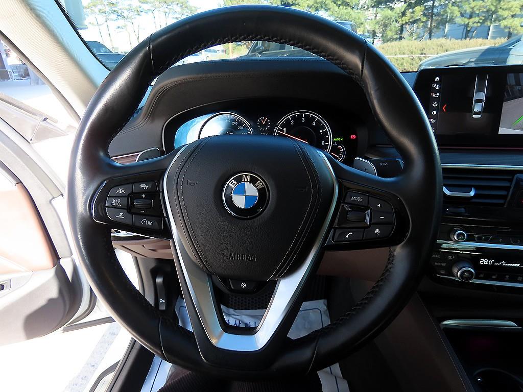 BMW 5시리즈(7세대) 530i xDrive 럭셔리 라인플러스 - 이미지 2