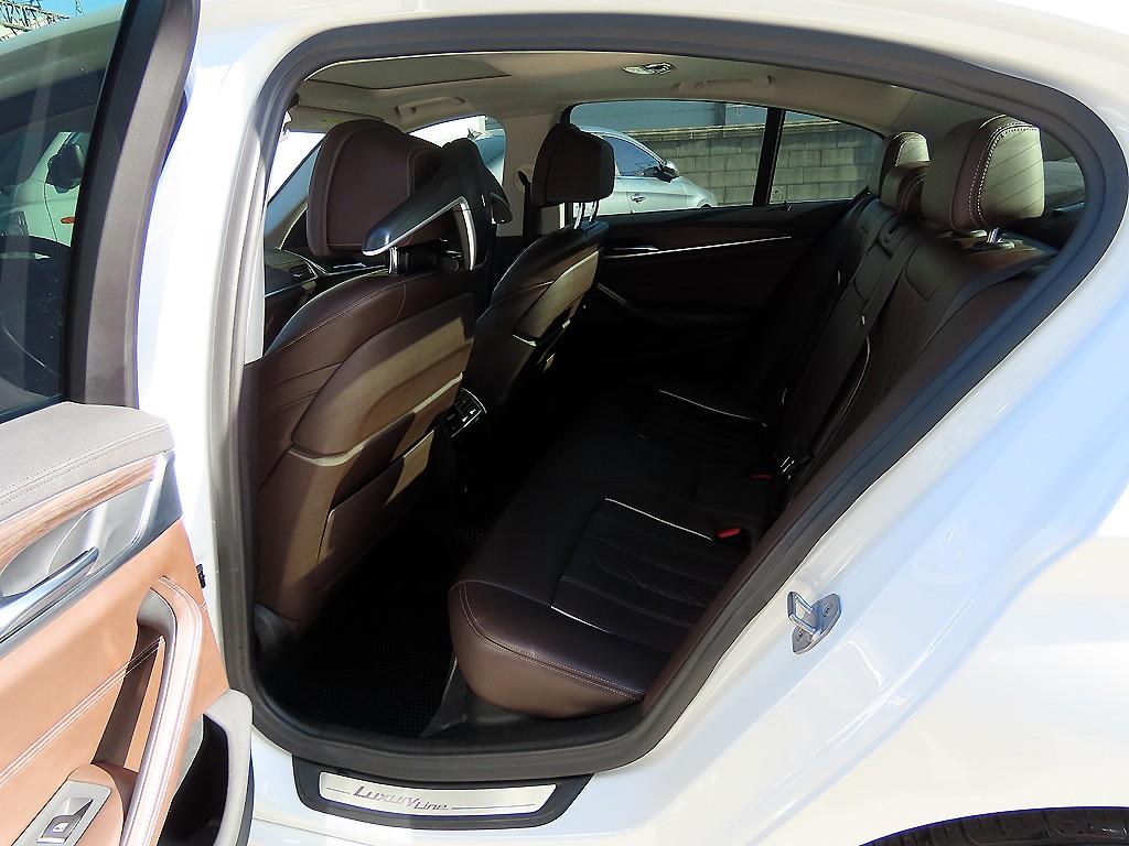 BMW 5시리즈(7세대) 530i xDrive 럭셔리 라인플러스 - 이미지 12