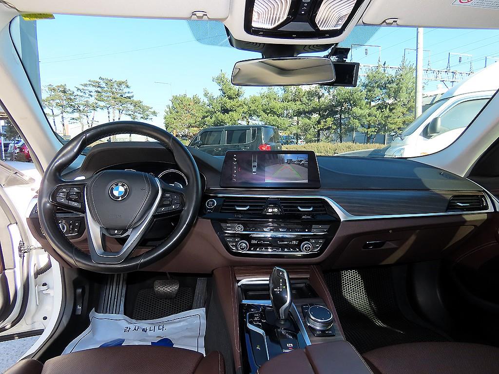 BMW 5시리즈(7세대) 530i xDrive 럭셔리 라인플러스 - 이미지 15