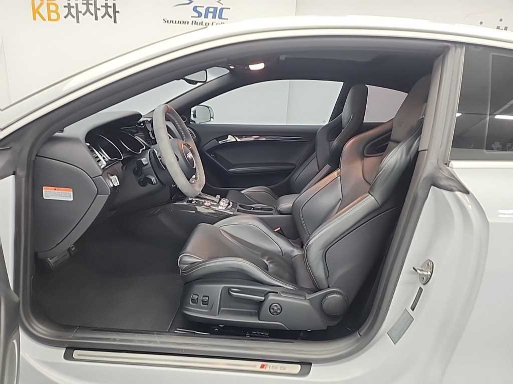 아우디 RS5 4.2 FSI 콰트로 - 이미지 8