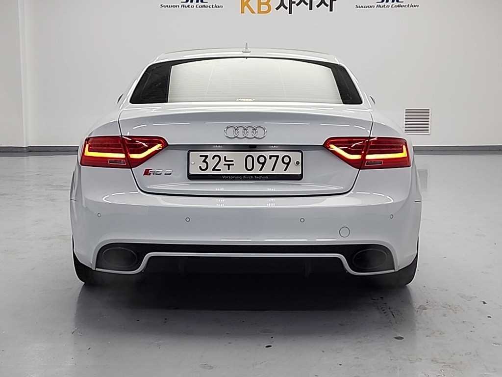 아우디 RS5 4.2 FSI 콰트로 - 이미지 9