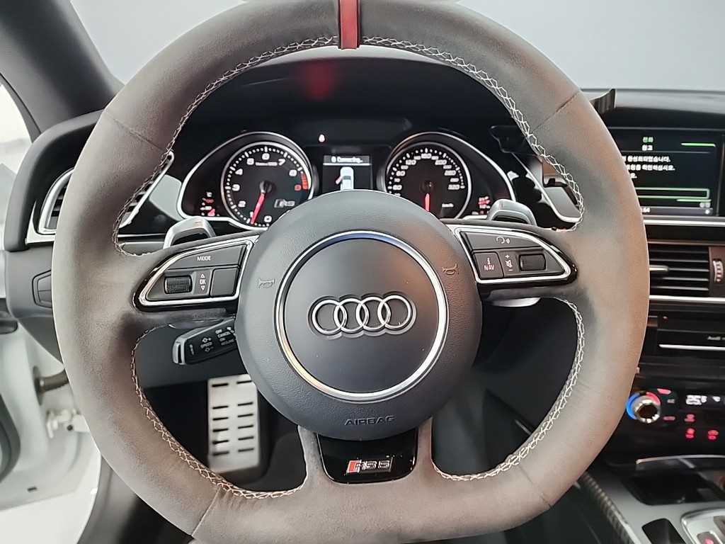 아우디 RS5 4.2 FSI 콰트로 - 이미지 16