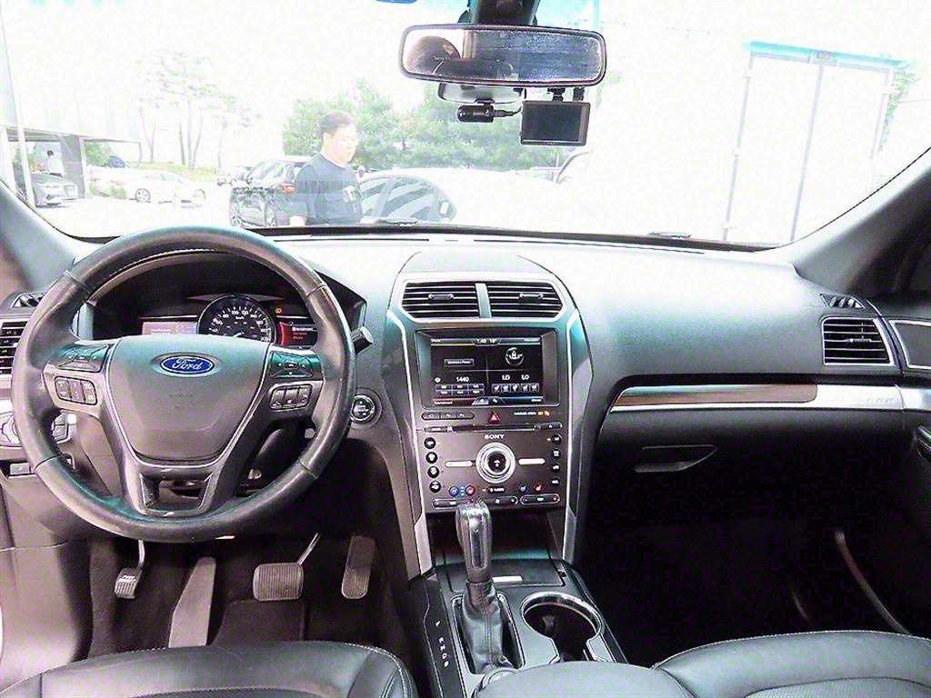 포드 익스플로러(5세대) 2.3 AWD 리미티드 - 이미지 9