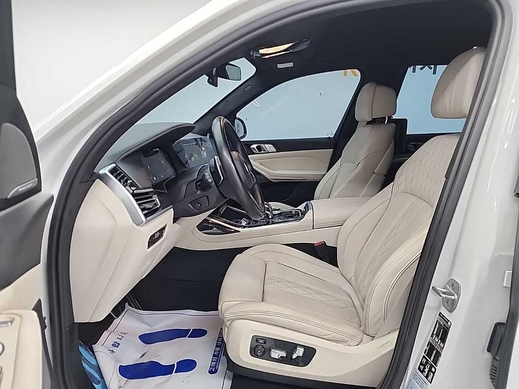 BMW X7 40i xDrive M스포츠 팩 - 이미지 9