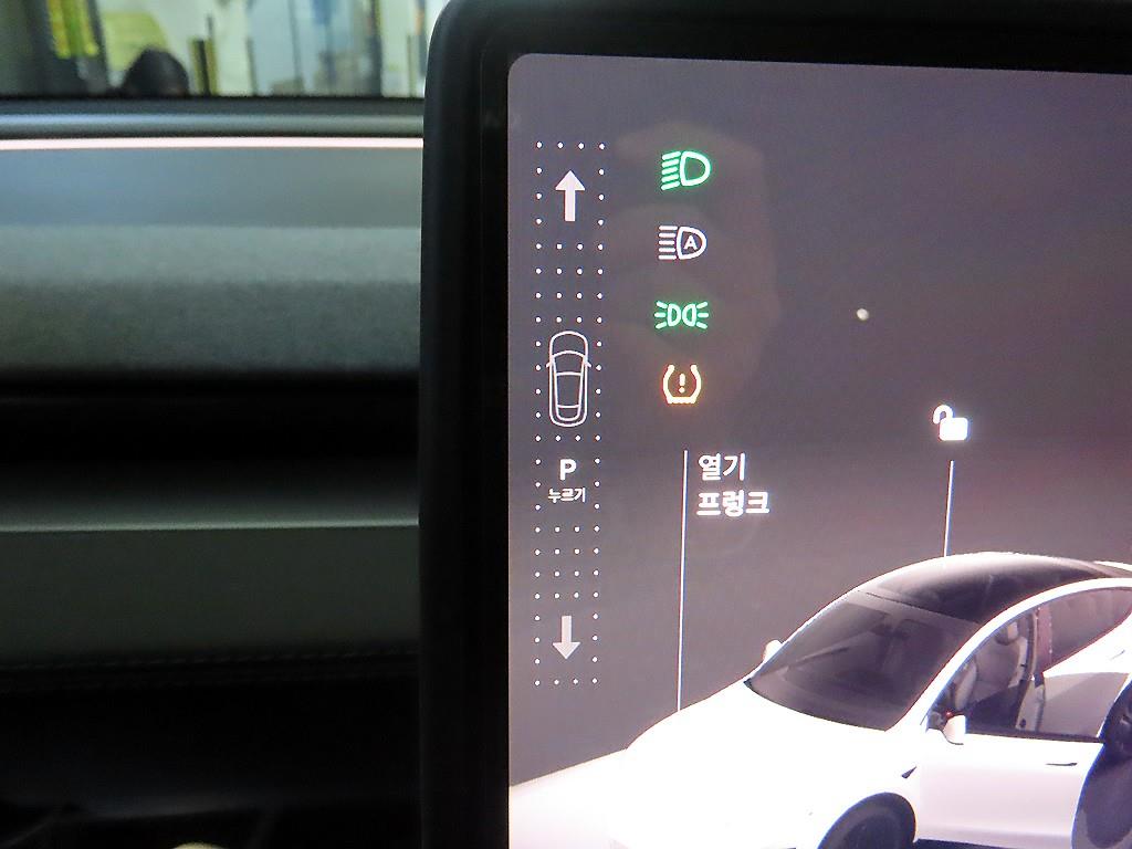 테슬라 모델 Y RWD - 이미지 9