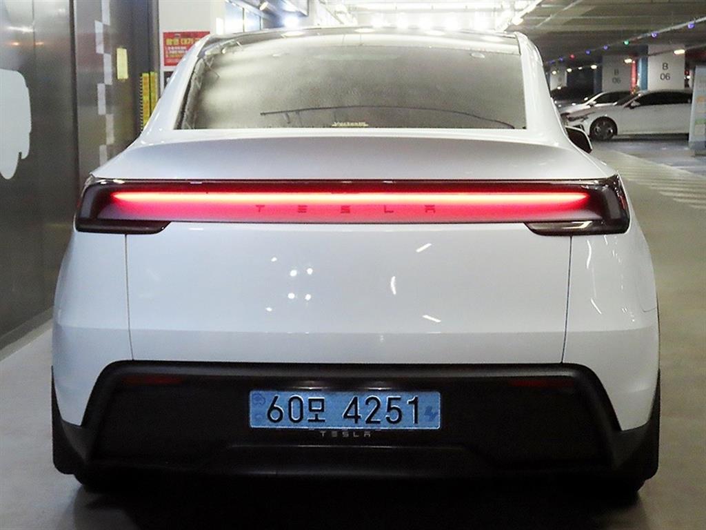 테슬라 모델 Y RWD - 이미지 14
