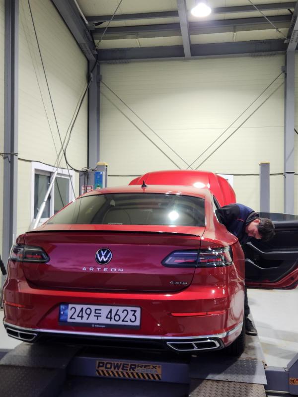 폭스바겐 아테온 2.0 TDI 4모션 R 라인 - 이미지 5